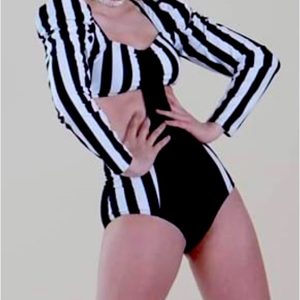 Adult Small leotard back and white